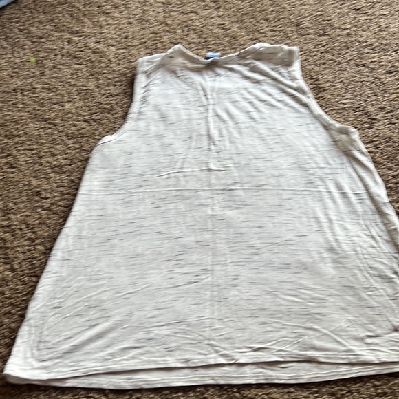 ‼️FINAL PRICE‼️ Old navy soft polyester sleeveless shirt in ash grey size xsmall - Picture 3 of 3